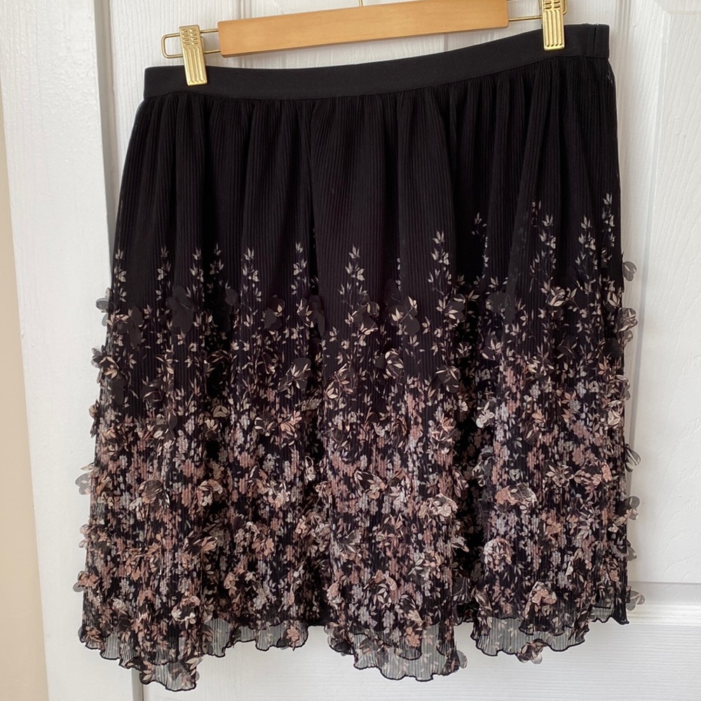 3D flower black skirt with mauve/white detail. Lined.